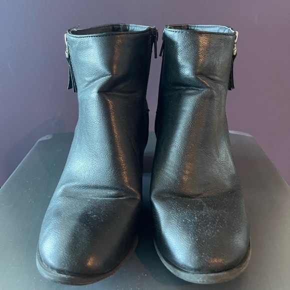 Womens ankle boot with studs - Picture 3 of 3